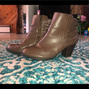 Heeled booties 1.5 inch brown